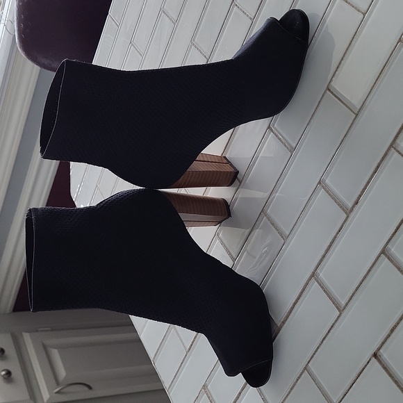 Open toe booties - Picture 2 of 6